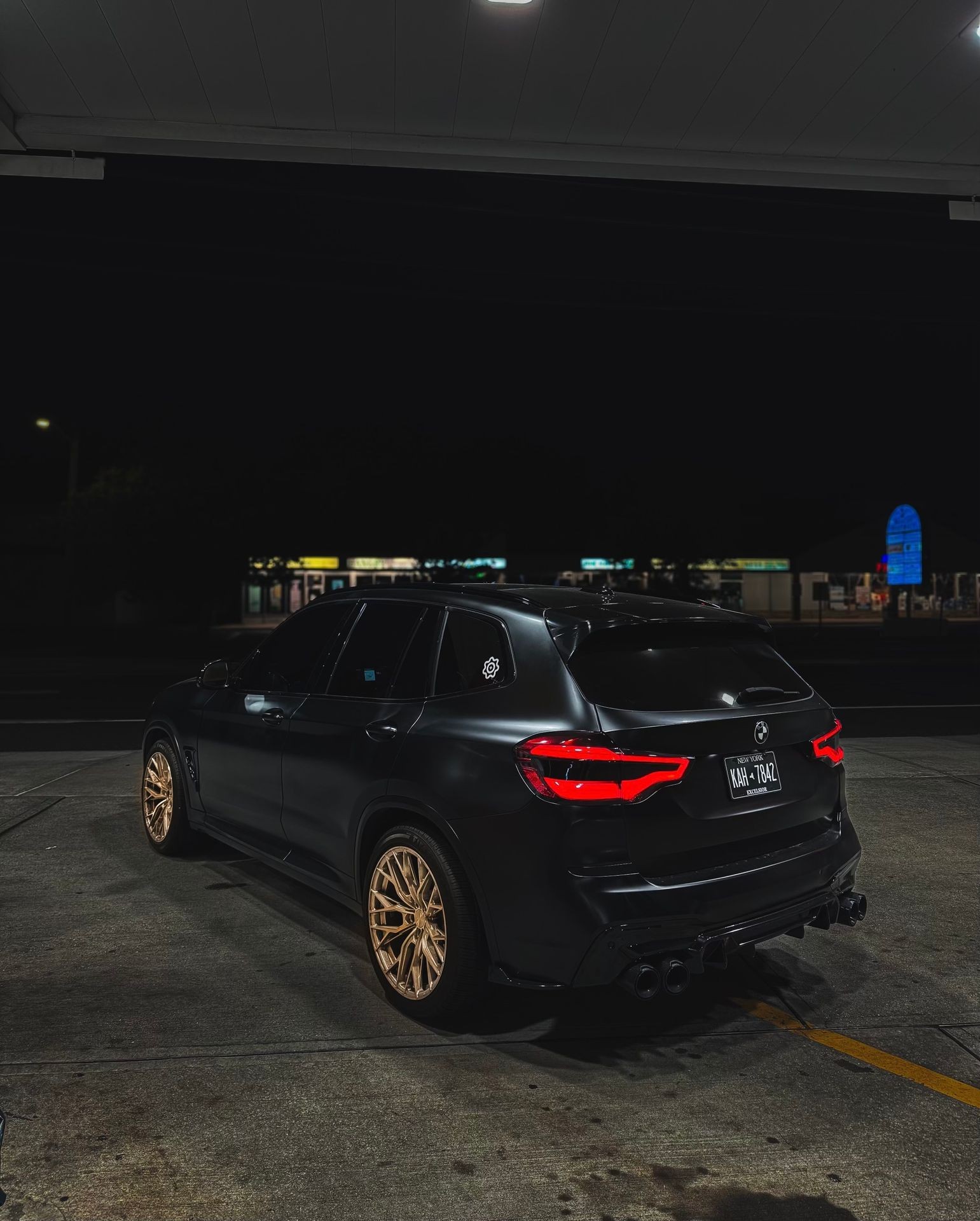 Vinyl wrap in satin black 